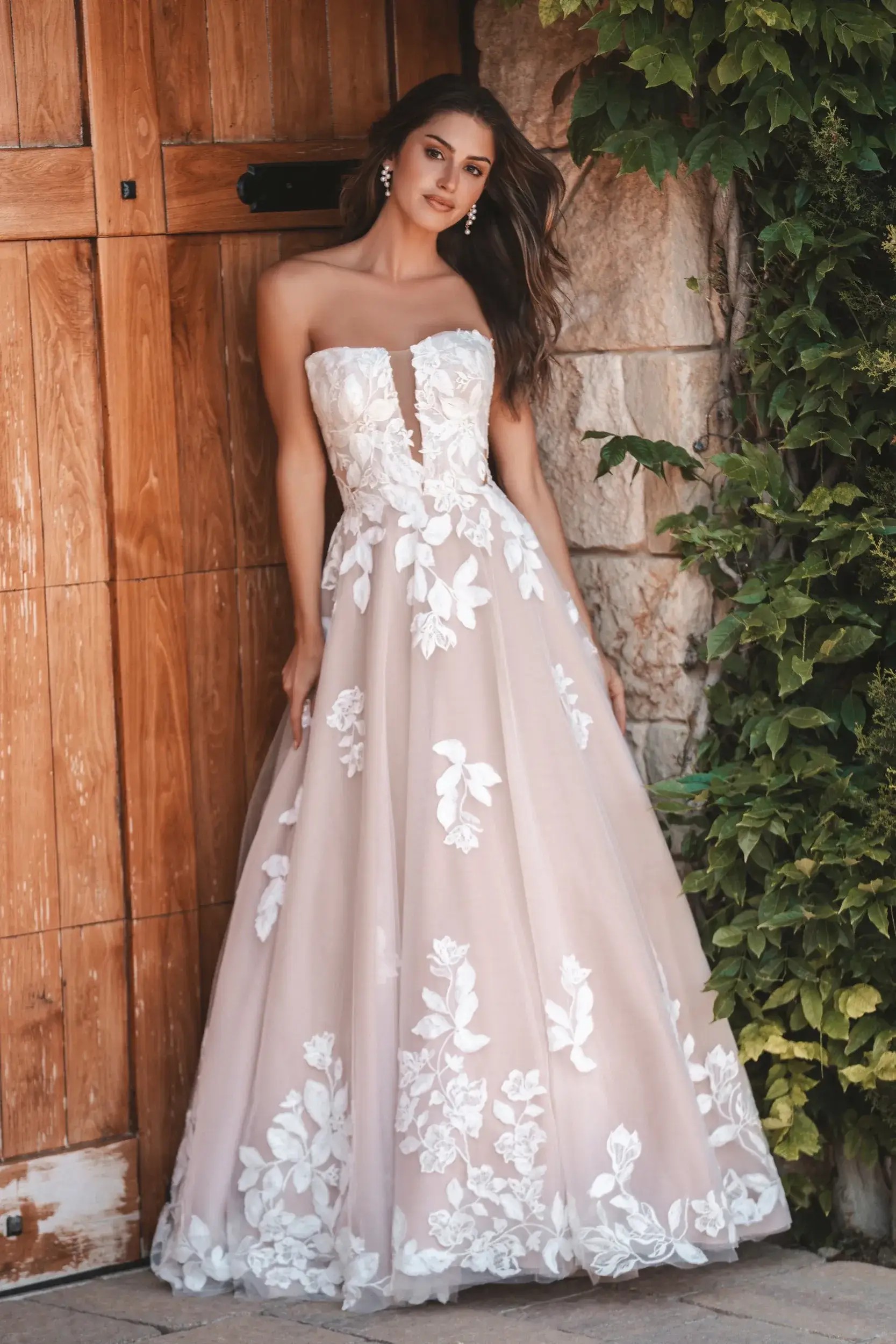 Allure Bridal Gowns: The Perfect Blend of Classic Elegance and Modern Style Image